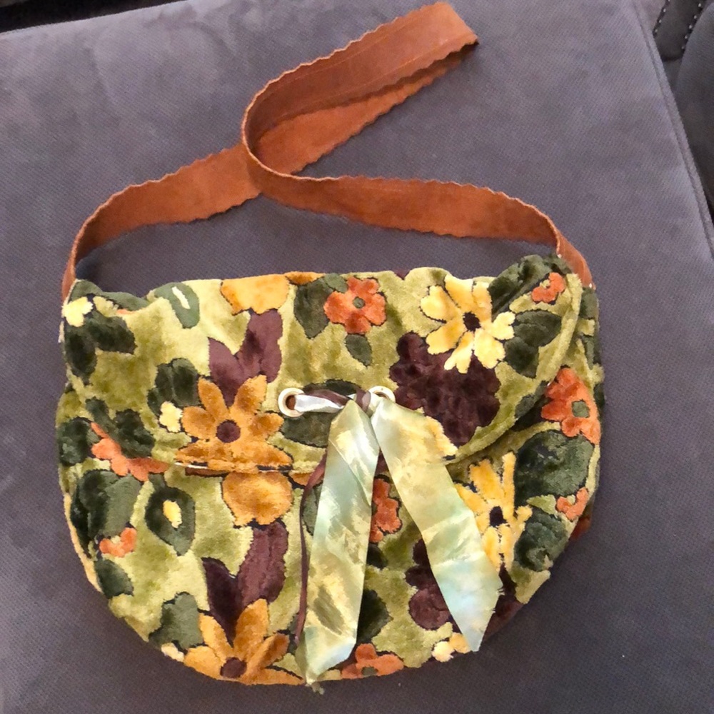 Handmade bag with vintage fabric and leather strap.